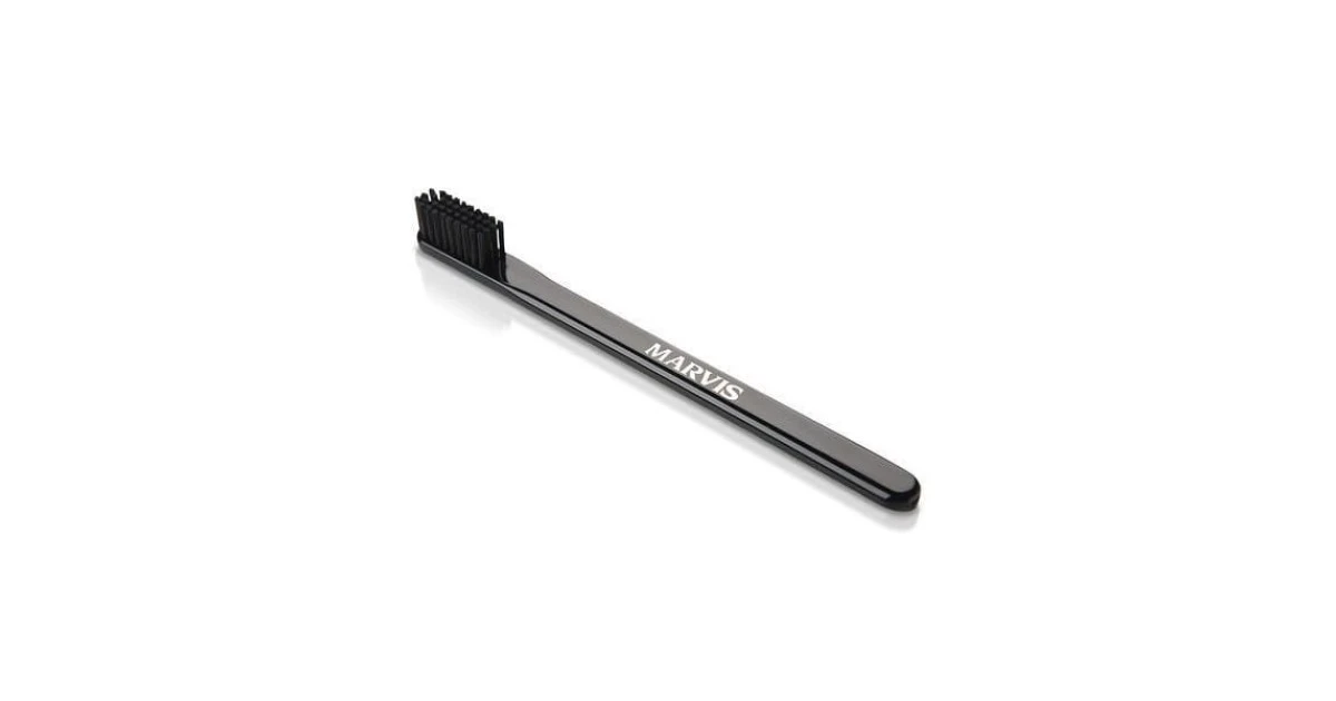 marvis_black-medium-toothbrush-dantu-sepetelis-vidutinio-kietumo-1vnt-8004395110087 Whitening Mint Balinanti mėtų skonio dantų pasta, 85 ml