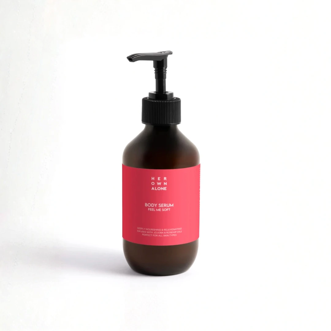 her-own-alone-body-serum-270ml-HOA06 HER OWN ALONE Body Serum (Feel Me Soft) – intensyviai drėkinantis kūno serumas, 270 ml - Paveikslėlis 1