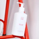 HER OWN ALONE Body Wash (Feel Me Fresh) - kūno prausiklis su pieno rūgštimi, 390 ml - Paveikslėlis 2
